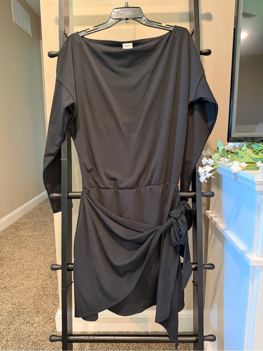 Abercrombie & Fitch Black Long-Sleeve Tie-Waist Dress